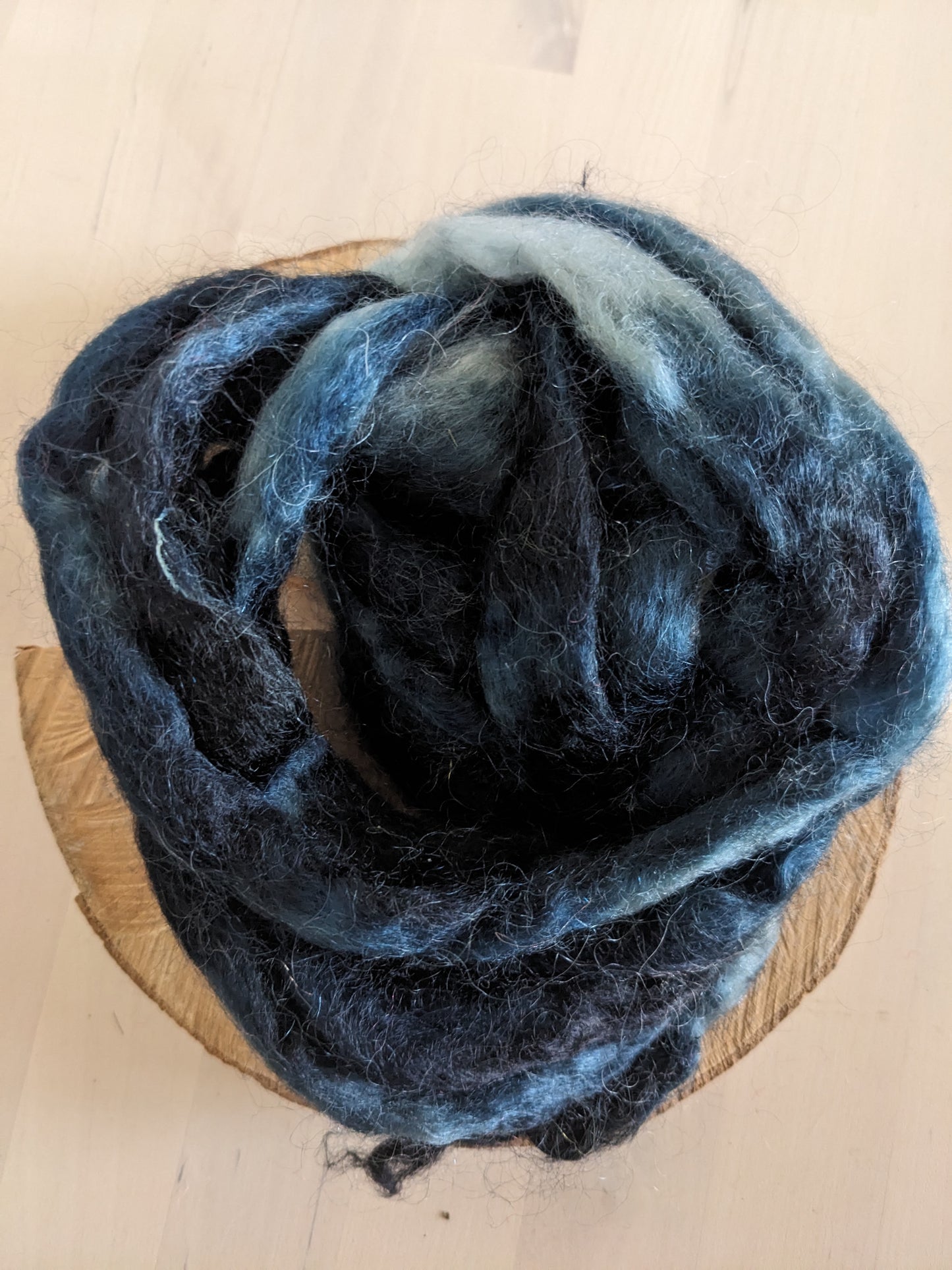 kid mohair/wool combed top , 25g, blue moon