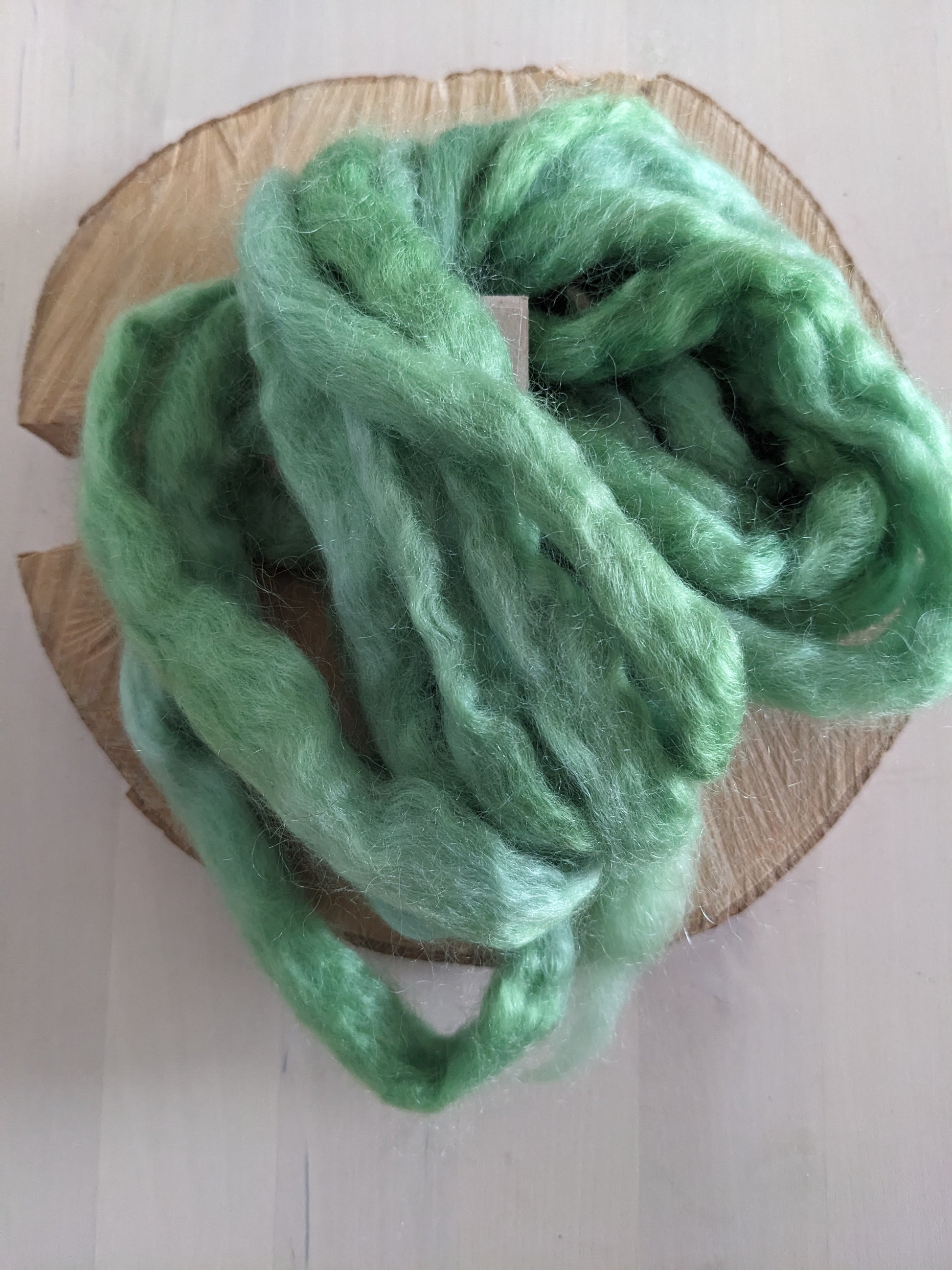 kid mohair/wool combed top, 25g, honeydew